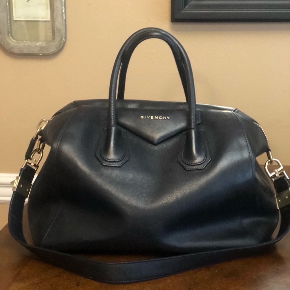 Givenchy Black Leather Antigona Medium Satchel